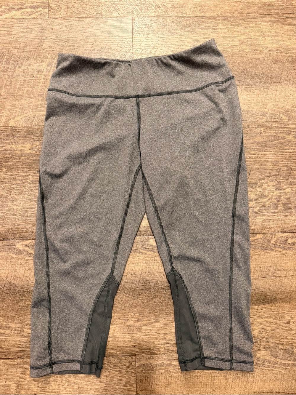 Z by Zella Gray Black Mesh Capri Leggings M